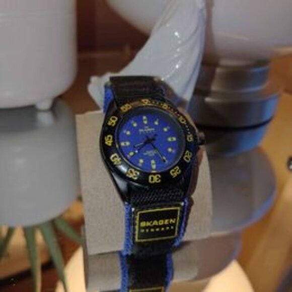 Rare 44mm Skagen Sport Watch Rotating Bezel. Black Blue Yellow. New Battery - Picture 8 of 8